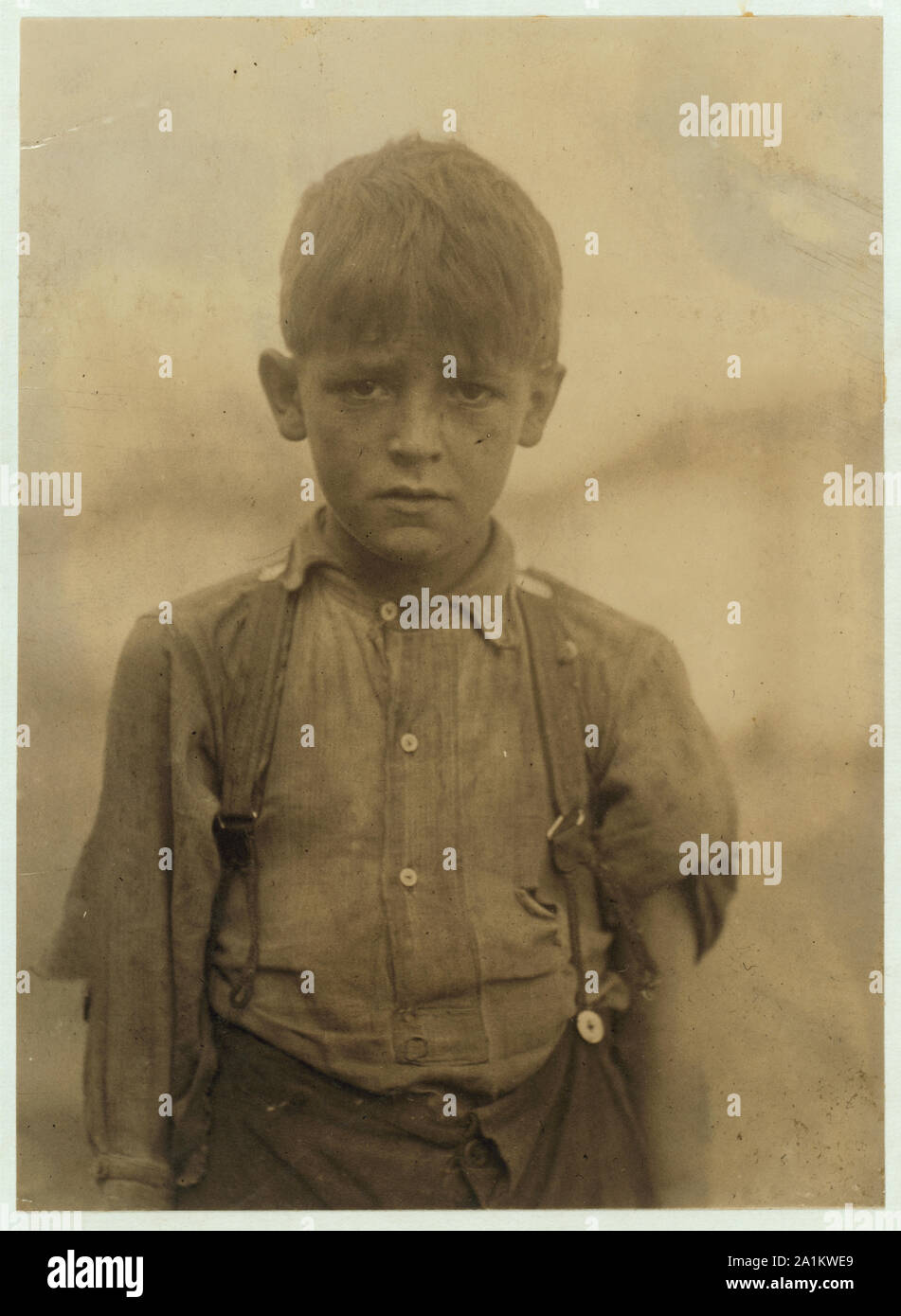 Norman Hall, 210 Park Street, Lindale, Ga. a commencé à travailler il y a plus d'un an dans le Massachusetts Mills à 10 1/2 ans. Enregistrement familial dit né le 16 octobre 1901. Cylindres inf rieurs. Pas de véritable raison pour son travail en tant que père et plusieurs autres travaillent. Banque D'Images