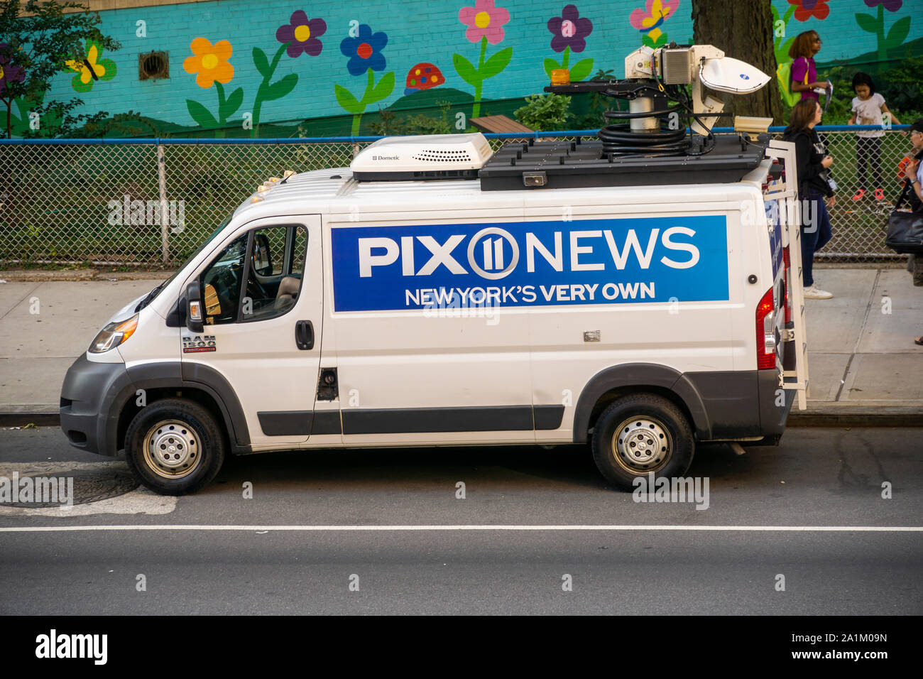 Un PIX11 news van stationné dans le quartier de Chelsea, New York le mercredi, Septembre 18, 2019. Pour la première fois dans ses 71 ans d'histoire de l'ancienne station de Tribune Media, WPIX, est maintenant la propriété de l'E.W. Scripps Company dans le cadre d'un accord de cession. (© Richard B. Levine) Banque D'Images