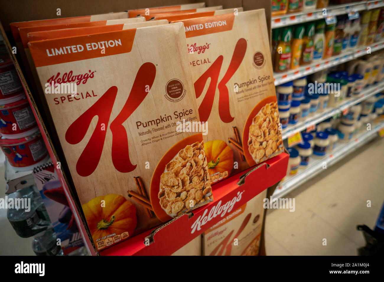 Boîtes d'KelloggÕs aromatisé d'épices citrouille marque Special K édition limitée céréales petit déjeuner dans un supermarché de New York le mardi 24 septembre, 2019. (© Richard B. Levine) Banque D'Images