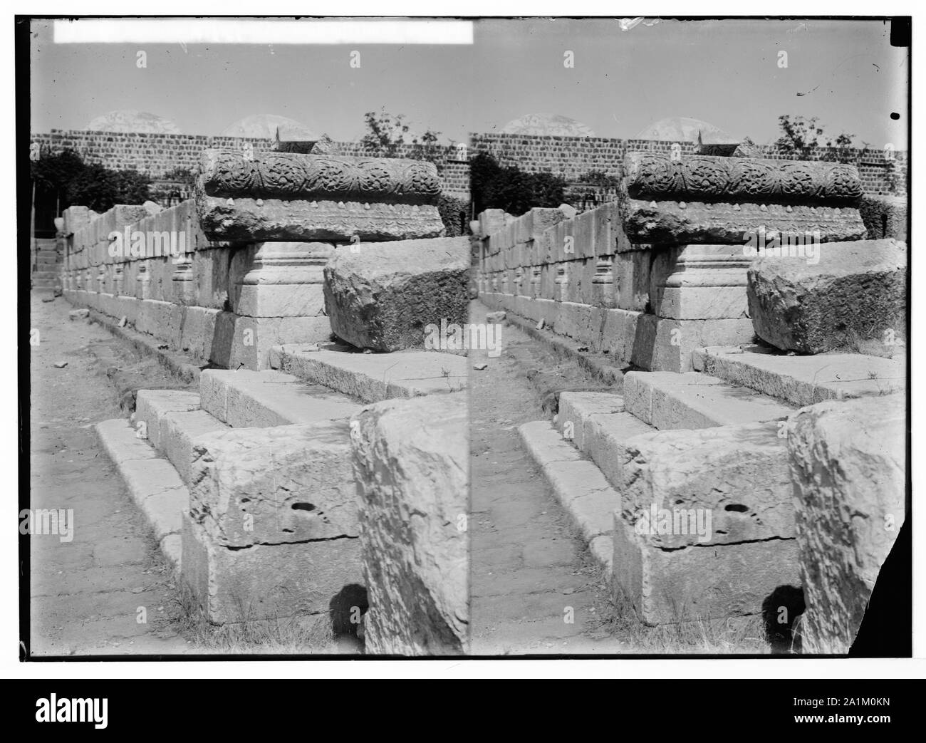 Vues du nord. Vestiges remarquables de la synagogue de Capharnaüm. L'escalier de l'ouest Banque D'Images