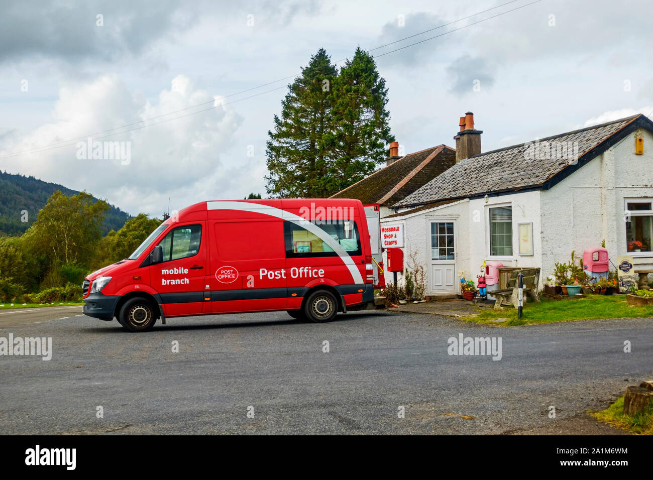 Un bureau de poste mobile van dans le village de Mossdale en Dumfries et Galloway, en Écosse. Banque D'Images