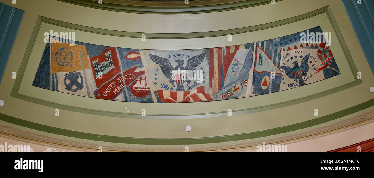 Peinture à l'huile d'un Drapeau Insigne de Services Maritimes gouvernementales situé au premier étage, plafond en rotonde, U.S. Custom House, Philadelphie, Pennsylvanie Banque D'Images