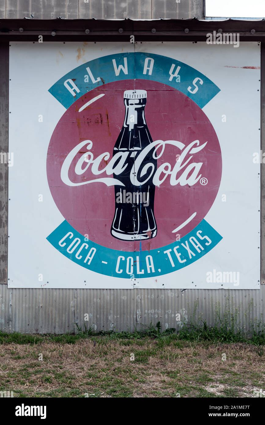 Vieux Coca-Cola signe sur un immeuble à pipe Creek, une petite communauté de Bandera Comté (Texas) Banque D'Images