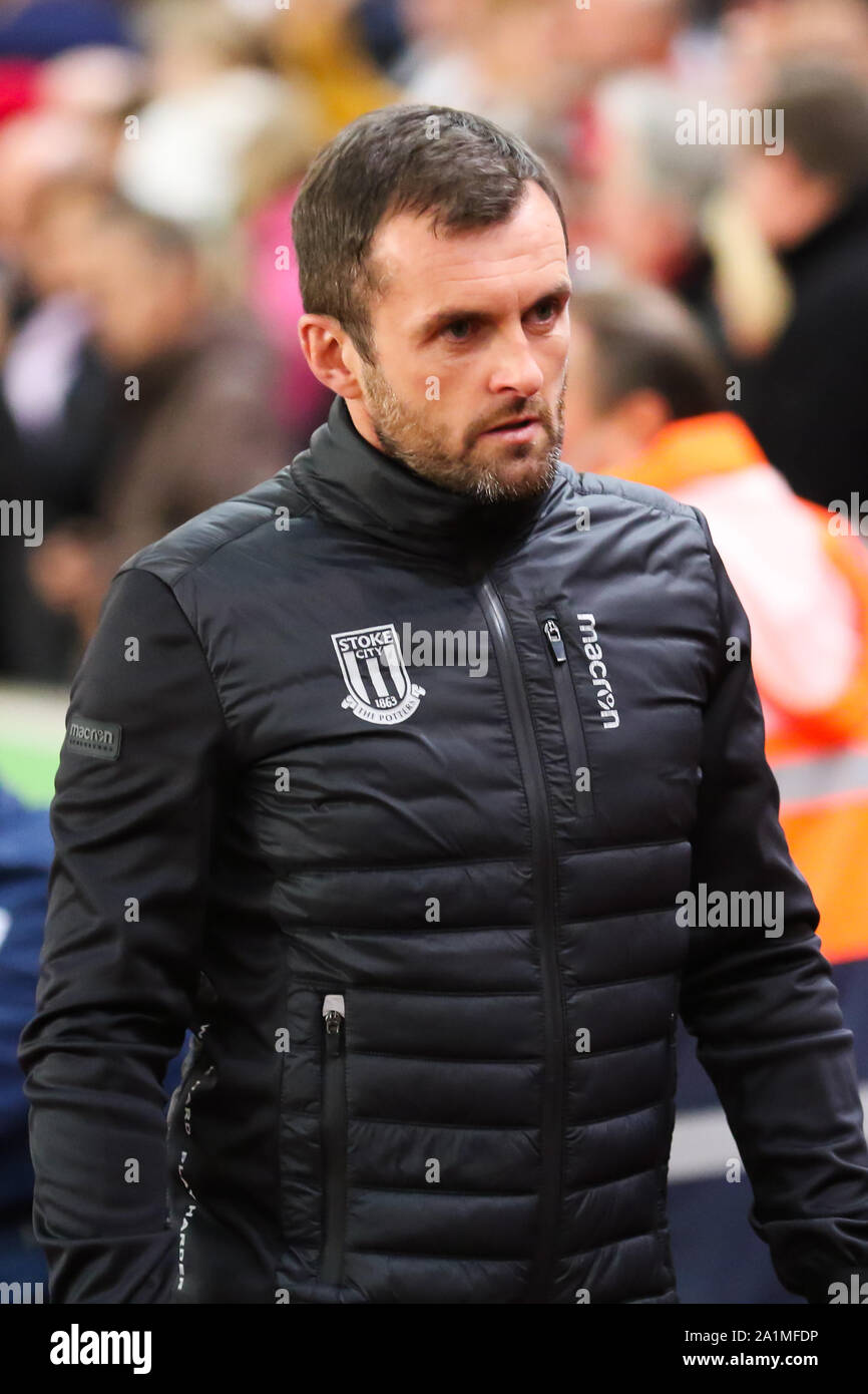 Stoke On Trent, Royaume-Uni. 27 Sep, 2019. Stoke City manager Nathan Jones au cours de l'EFL Sky Bet Championship match entre Stoke City et Nottingham Forest au stade de bet365, Stoke-on-Trent, Angleterre le 27 septembre 2019. Photo par Jurek Biegus. Usage éditorial uniquement, licence requise pour un usage commercial. Aucune utilisation de pari, de jeux ou d'un seul club/ligue/dvd publications. Credit : UK Sports Photos Ltd/Alamy Live News Banque D'Images