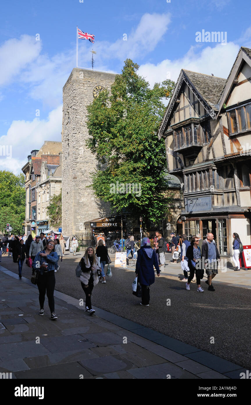 L'église de Saint Michel à l'entrée nord, sur Cornmarket Street, à Oxford, Oxfordshire, Angleterre Banque D'Images