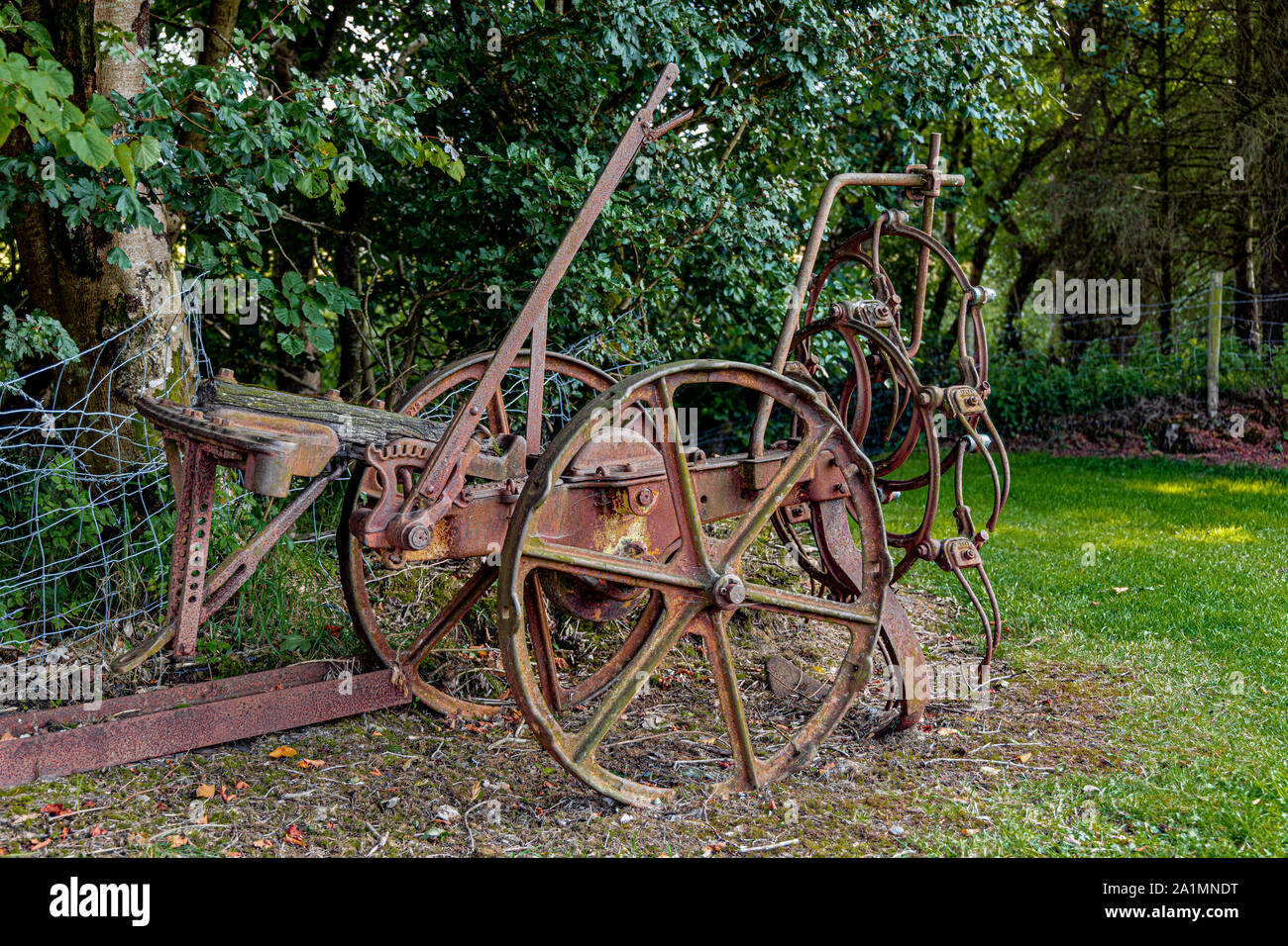 Ancienne arracheuse de pommes de terre Banque de photographies et d — free download