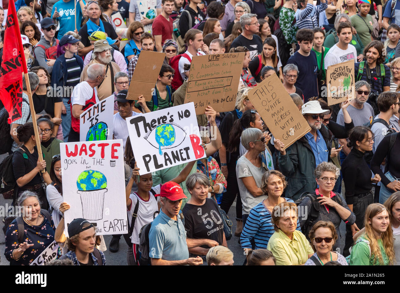 Montréal, CA - 27 septembre 2019 : plus de 500 000 personnes prennent part au marché climatique de Montréal Mars. Banque D'Images