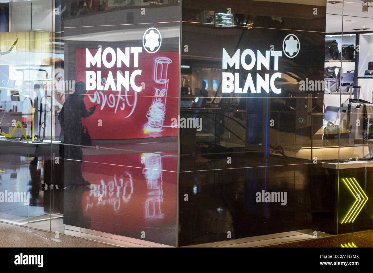 Fabricant allemand d'instruments d'écriture de luxe, montres, bijoux Montblanc magasin est vu au centre commercial Times Square à Hong Kong Banque D'Images