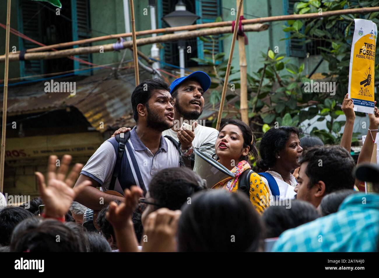 Kolkata, Inde. 27 Sep, 2019. Vendredi pour l'avenir - l'ouest du Bengale ainsi que de nombreux autres changements climatiques, environnementaux et basé sur la science mouvements locaux et organisations organisées 'Marche pour la Justice Climatique" à Paris le 27 septembre, 2019. (Photo de Puja Bhattacharjee/Pacific Press) Credit : Pacific Press Agency/Alamy Live News Banque D'Images