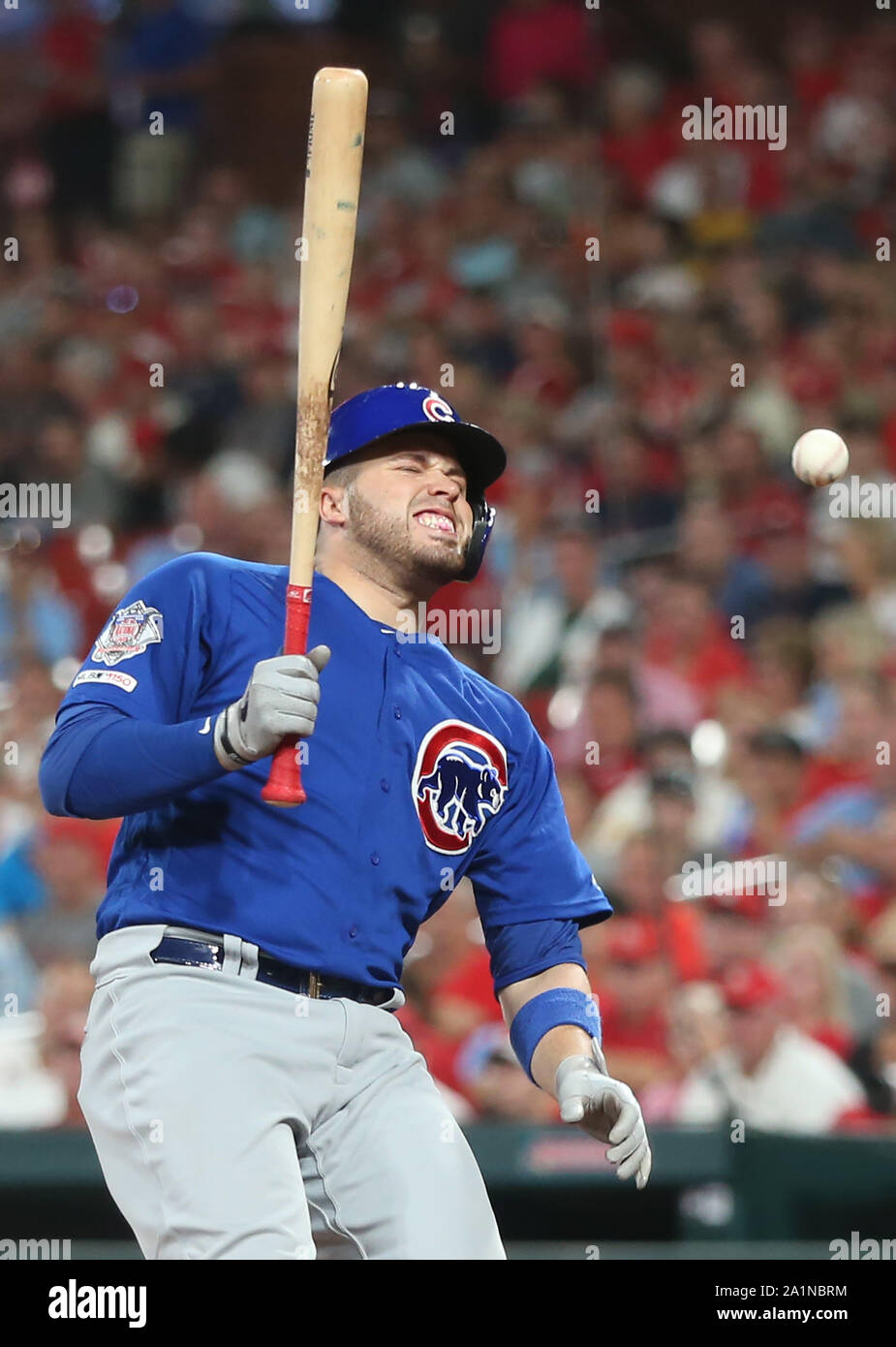Saint Louis, États-Unis. 27 Sep, 2019. Chicago Cubs Victor Caratini tente d'obtenir, sans succès, à l'écart d'un Saint Louis Cardinals Andrew Miller pitch dans la septième manche au Busch Stadium de Saint-louis le vendredi 27 septembre, 2019. Photo de BIll Greenblatt/UPI UPI : Crédit/Alamy Live News Banque D'Images