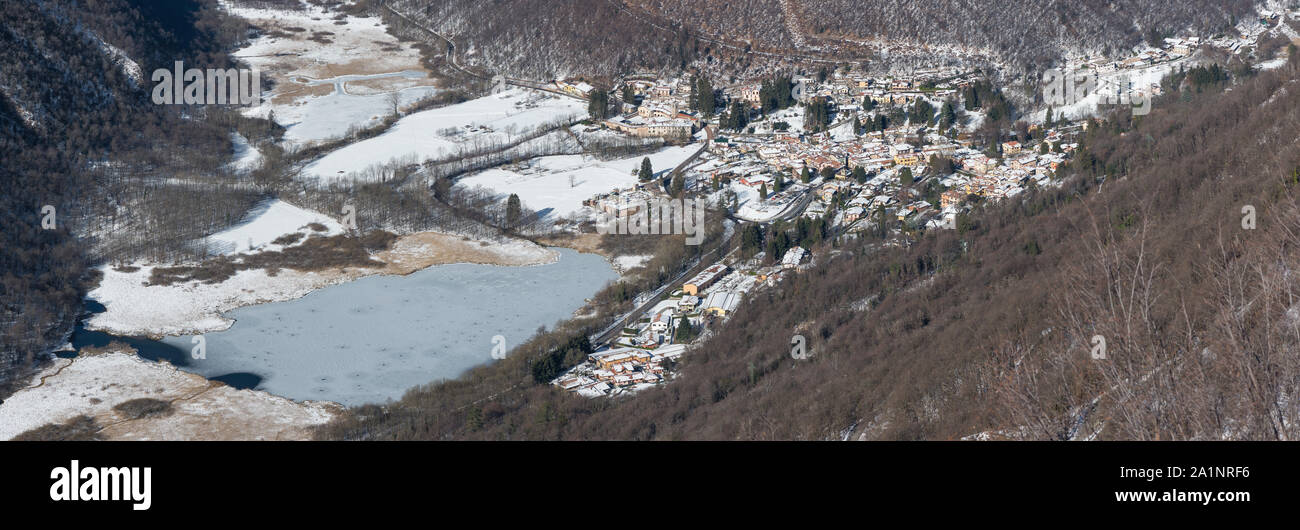 Zone naturelle protégée en Italie. Vue aérienne de la Valganna et parc régional Campo dei Fiori Banque D'Images