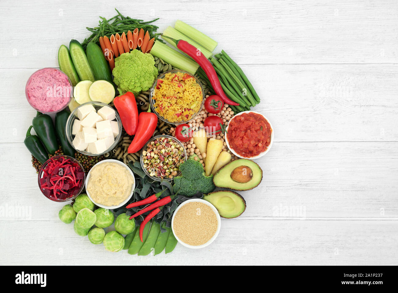 Pour la nourriture végétalienne saine alimentation avec des aliments riches en protéines, vitamines, minéraux, antioxydants, les anthocyanes, les glucides et les fibres alimentaires. Banque D'Images