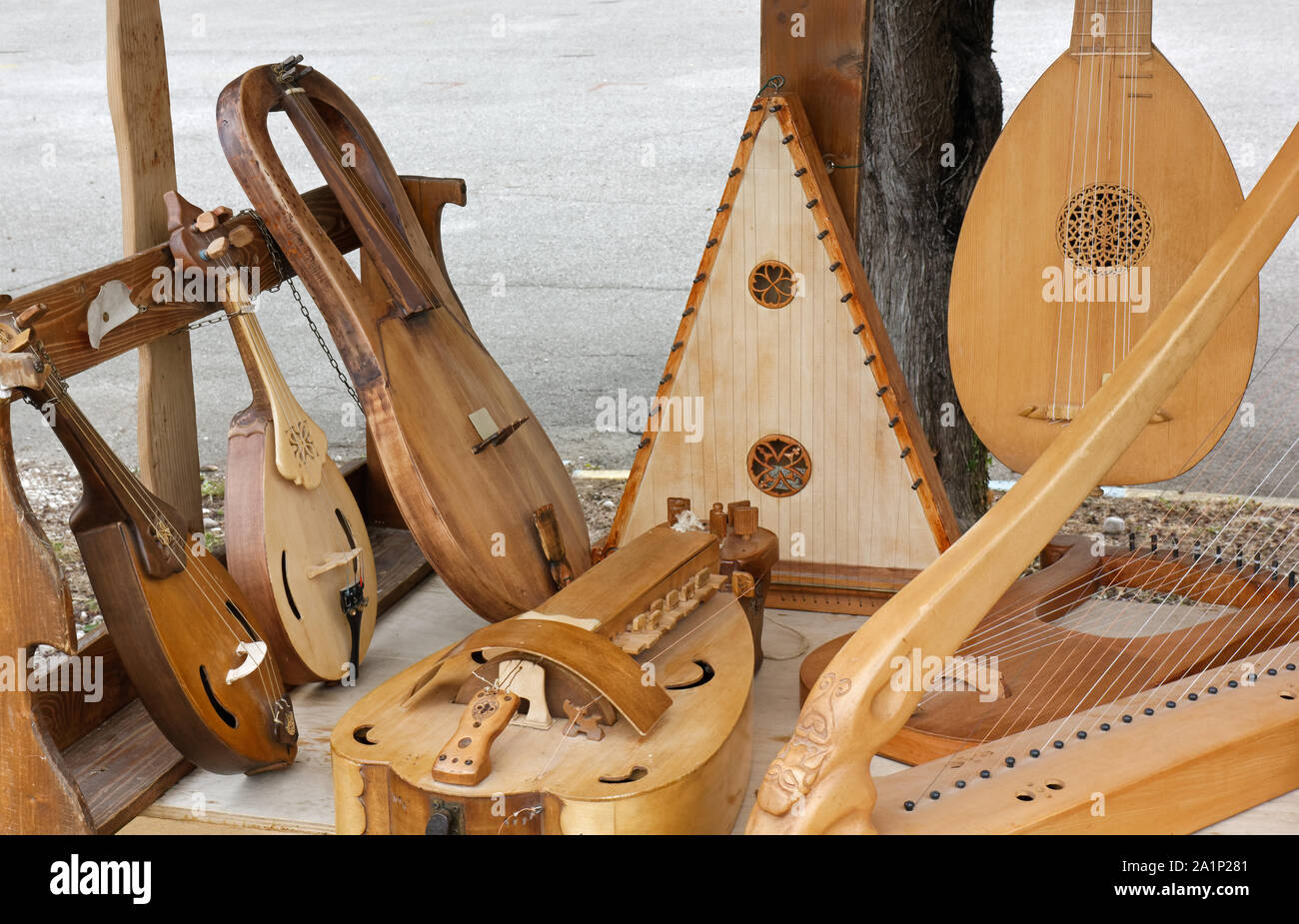 Affichage des instruments de musique à cordes anciennes Banque D'Images