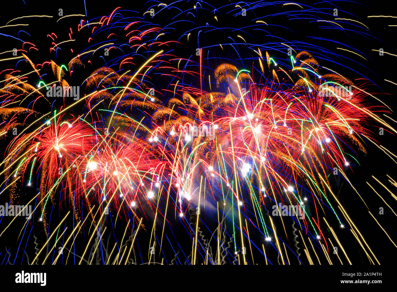 D'artifice coloré pour fête du nouvel an, nouvelle année heureuse. Banque D'Images