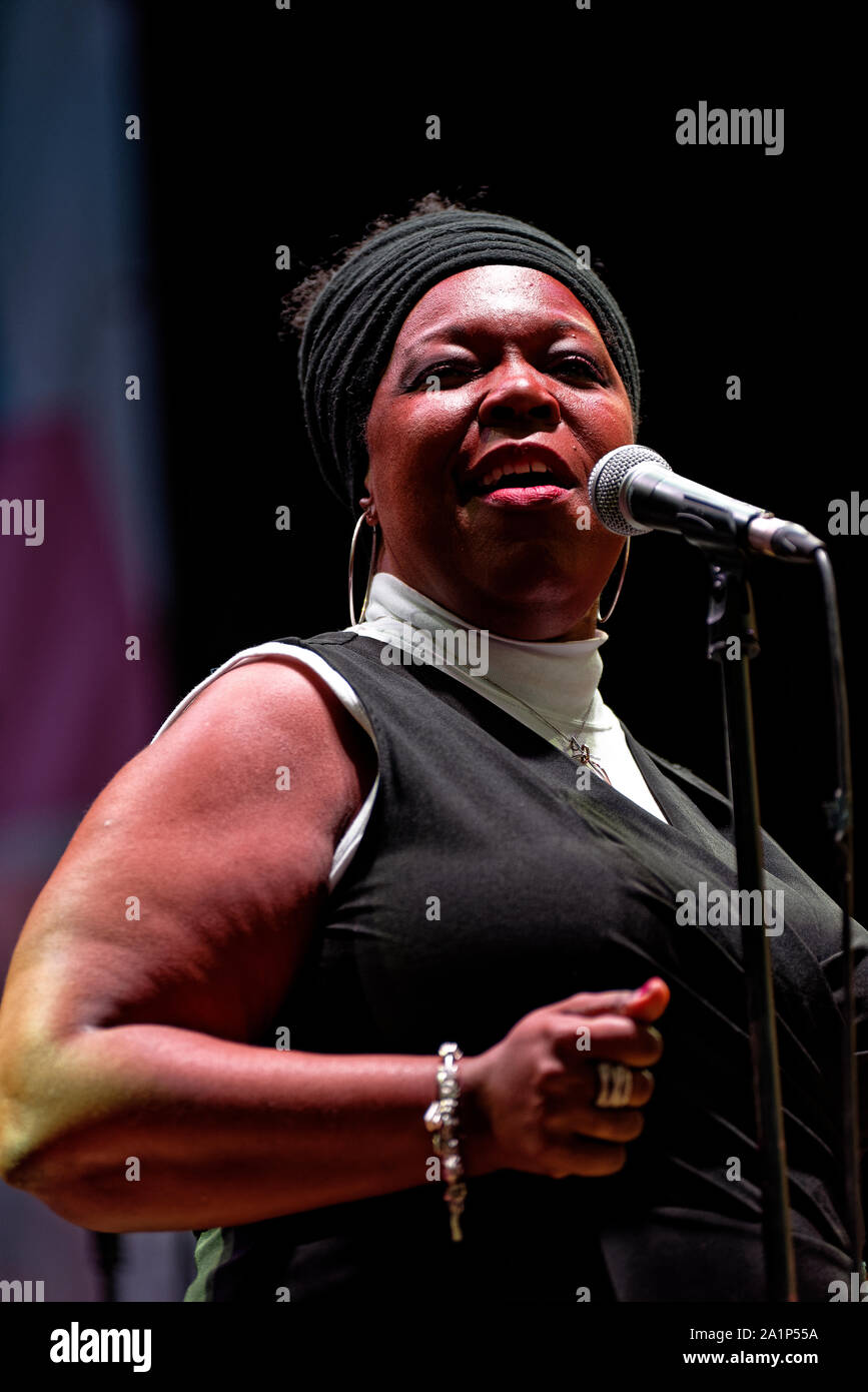 Moratalaz, Madrid, Espagne. 27 Septembre, 2019. Chanteuse de blues Gisele Jackson lors du 2e Festival International de Blues de Moratalaz à Madrid. EnriquePSans/Alamy Live News Banque D'Images