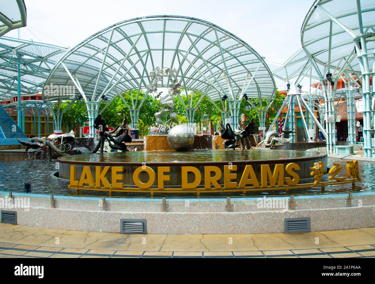 La ville de Singapour, Singapour - 13 Avril 2019 : 'Festive' à pied sur l'île de Sentosa à proximité de Universal Studios Banque D'Images