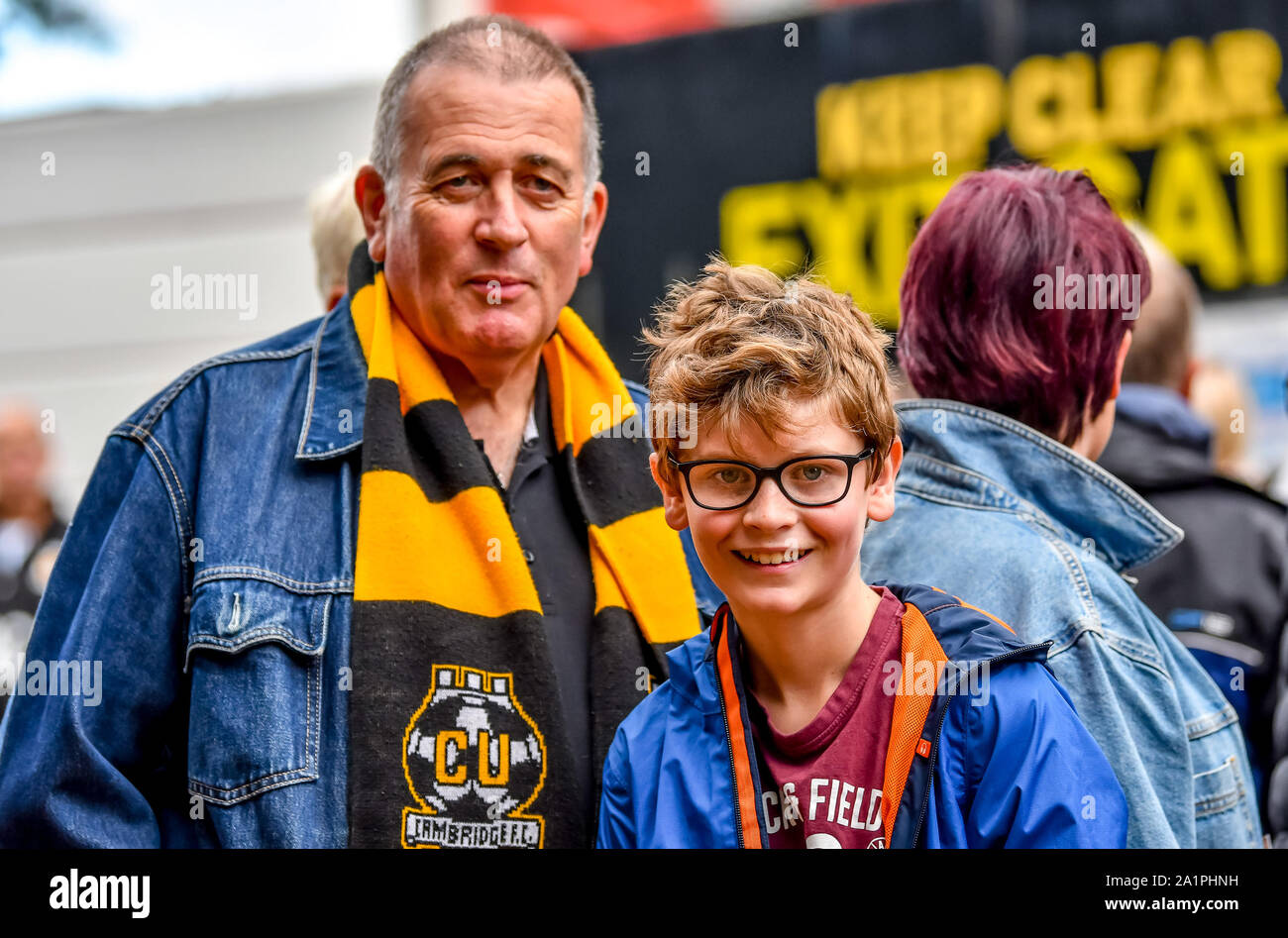 Stevenage, Royaume-Uni. 28 Sep, 2019. Cambridge deux partisans prêts pour l'EFL Sky Bet League 2 Correspondance entre Stevenage et Cambridge United au stade Lamex, Stevenage, en Angleterre, le 28 septembre 2019. Photo par Phil Hutchinson. Usage éditorial uniquement, licence requise pour un usage commercial. Aucune utilisation de pari, de jeux ou d'un seul club/ligue/dvd publications. Credit : UK Sports Photos Ltd/Alamy Live News Banque D'Images