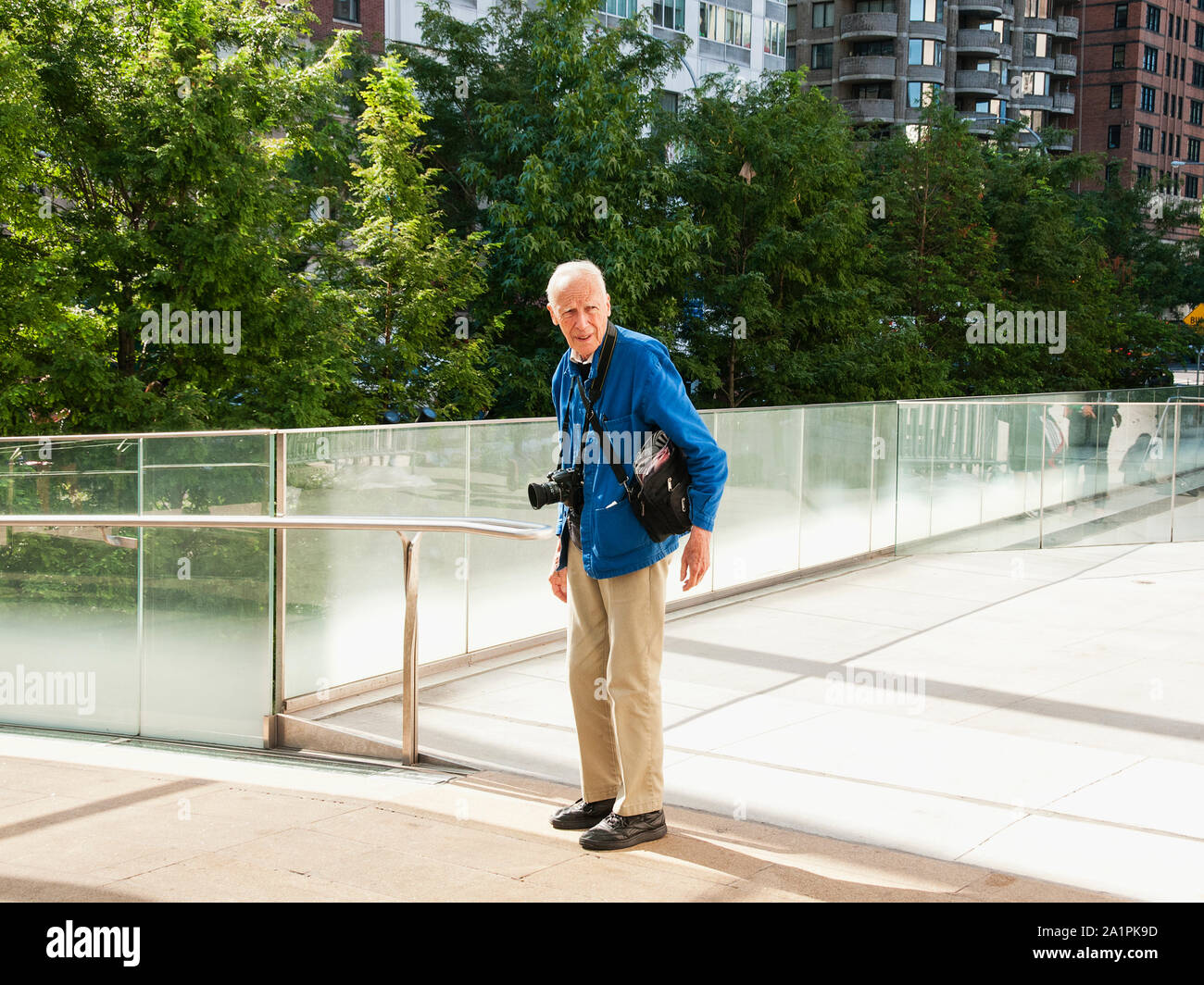 Bill Cunningham hanging out at the 2012 défilés au Lincoln Center, New York City. Banque D'Images