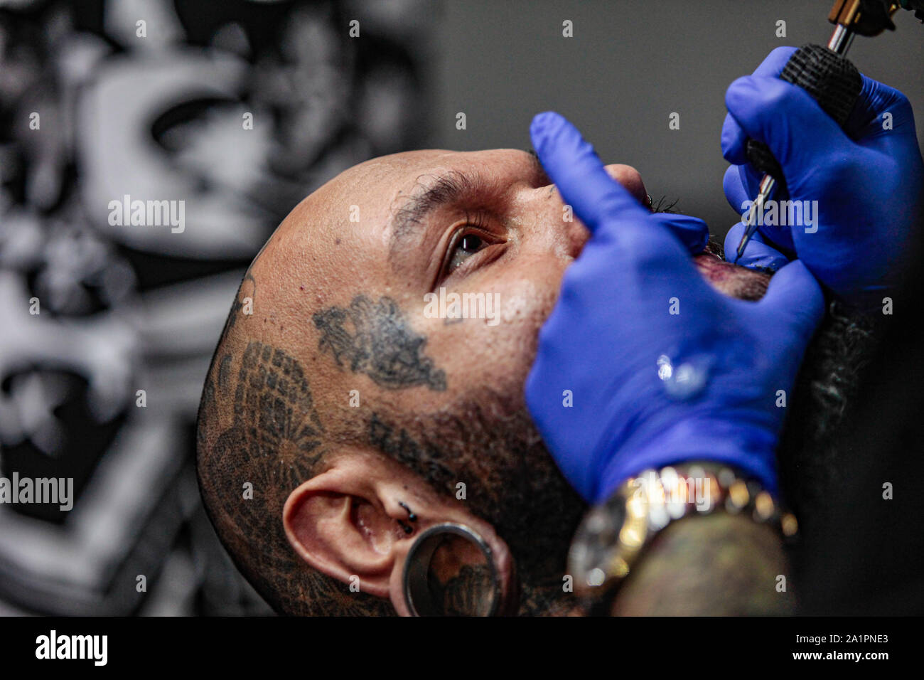 Londres Royaume Uni 28 Sep 19 La Deuxieme Da A La 15e Anniversaire De L Edition De L International Convention De Tatouage De Londres A Ete Visite Par Une Grande Foule Qui Viennent D Etre Encre