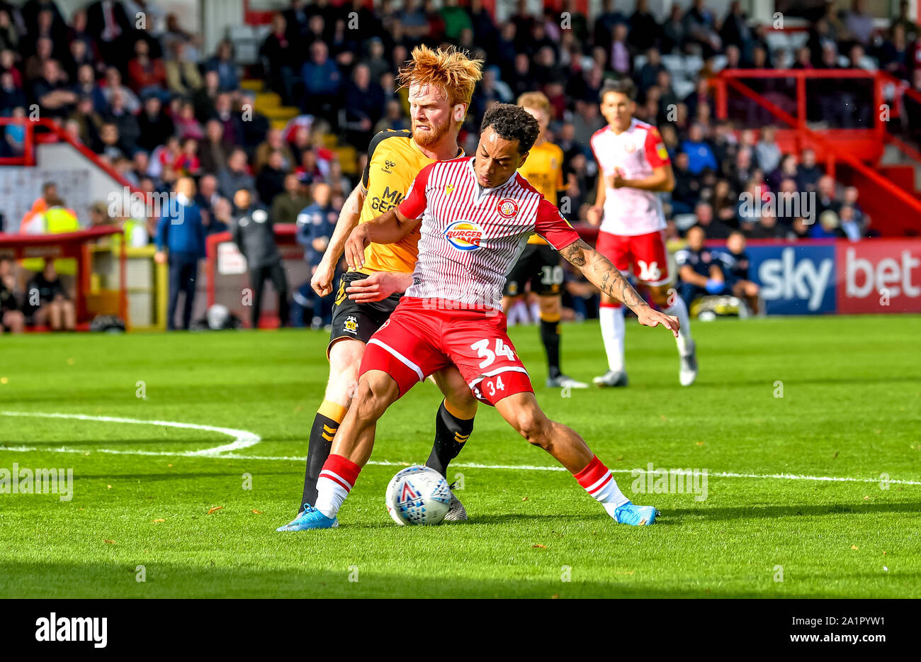 Stevenage, Royaume-Uni. 28 Sep, 2019. Elliot Liste de Stevenage FC sur la balle au cours de l'EFL Sky Bet match de Ligue 2 entre Stevenage et Cambridge United au stade Lamex, Stevenage, en Angleterre, le 28 septembre 2019. Photo par Phil Hutchinson. Usage éditorial uniquement, licence requise pour un usage commercial. Aucune utilisation de pari, de jeux ou d'un seul club/ligue/dvd publications. Credit : UK Sports Photos Ltd/Alamy Live News Banque D'Images
