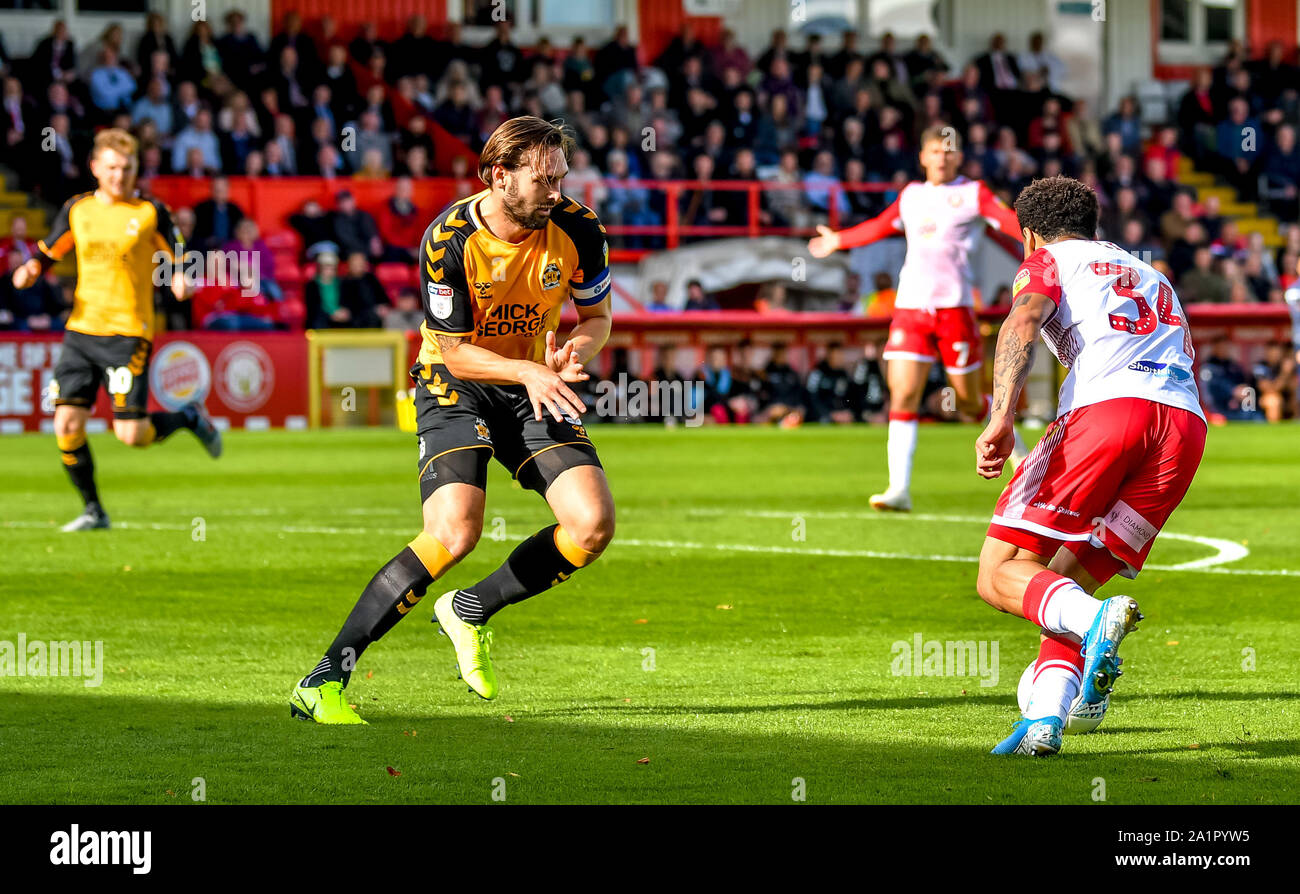 Stevenage, Royaume-Uni. 28 Sep, 2019. Elliot Liste de Stevenage FC sur la balle au cours de l'EFL Sky Bet match de Ligue 2 entre Stevenage et Cambridge United au stade Lamex, Stevenage, en Angleterre, le 28 septembre 2019. Photo par Phil Hutchinson. Usage éditorial uniquement, licence requise pour un usage commercial. Aucune utilisation de pari, de jeux ou d'un seul club/ligue/dvd publications. Credit : UK Sports Photos Ltd/Alamy Live News Banque D'Images