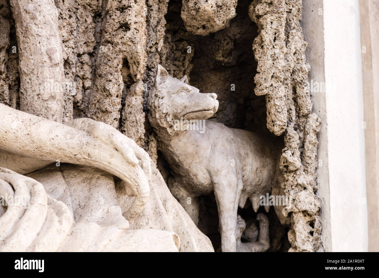 Le symbole de Rome, une louve, une partie de la représentation du Tibre, l'un des Quattro Fontane, sur la colline du Quirinal à Rome, Italie Banque D'Images