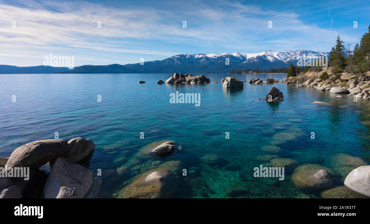 Vue imprenable depuis les rives du lac Tahoe Banque D'Images
