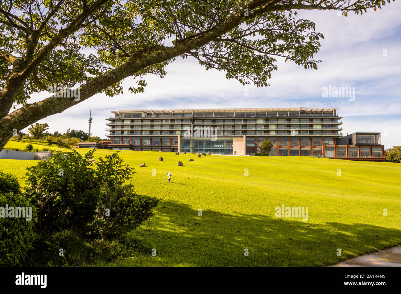 Nippondaira Hotel, Shizuoka, Japon avec vue sur le Mont Fuji. L'hôtel Nippondaira est situé au-dessus de la baie de Suruga. Presque toutes les chambres, les espaces événementiels et le restaurant font face à l'emblématique Mont Fuji. Banque D'Images