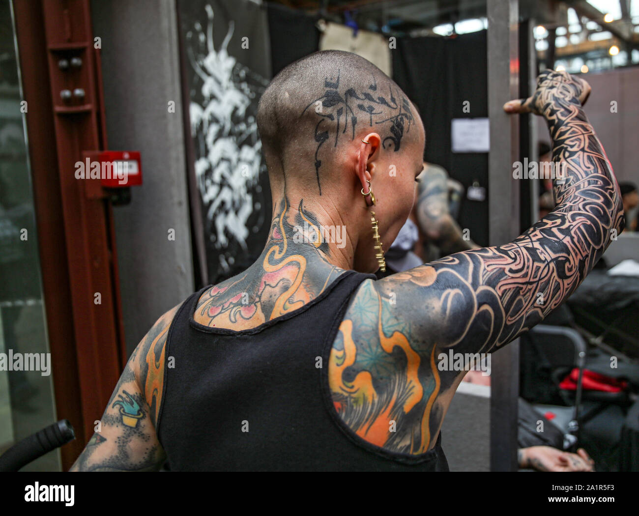 London Uk 28 Septembre 19 La Deuxieme Da A La 15e Anniversaire De L Edition De L International Convention De Tatouage De Londres A Ete Visite Par Une Grande Foule Qui Viennent D Etre Encre