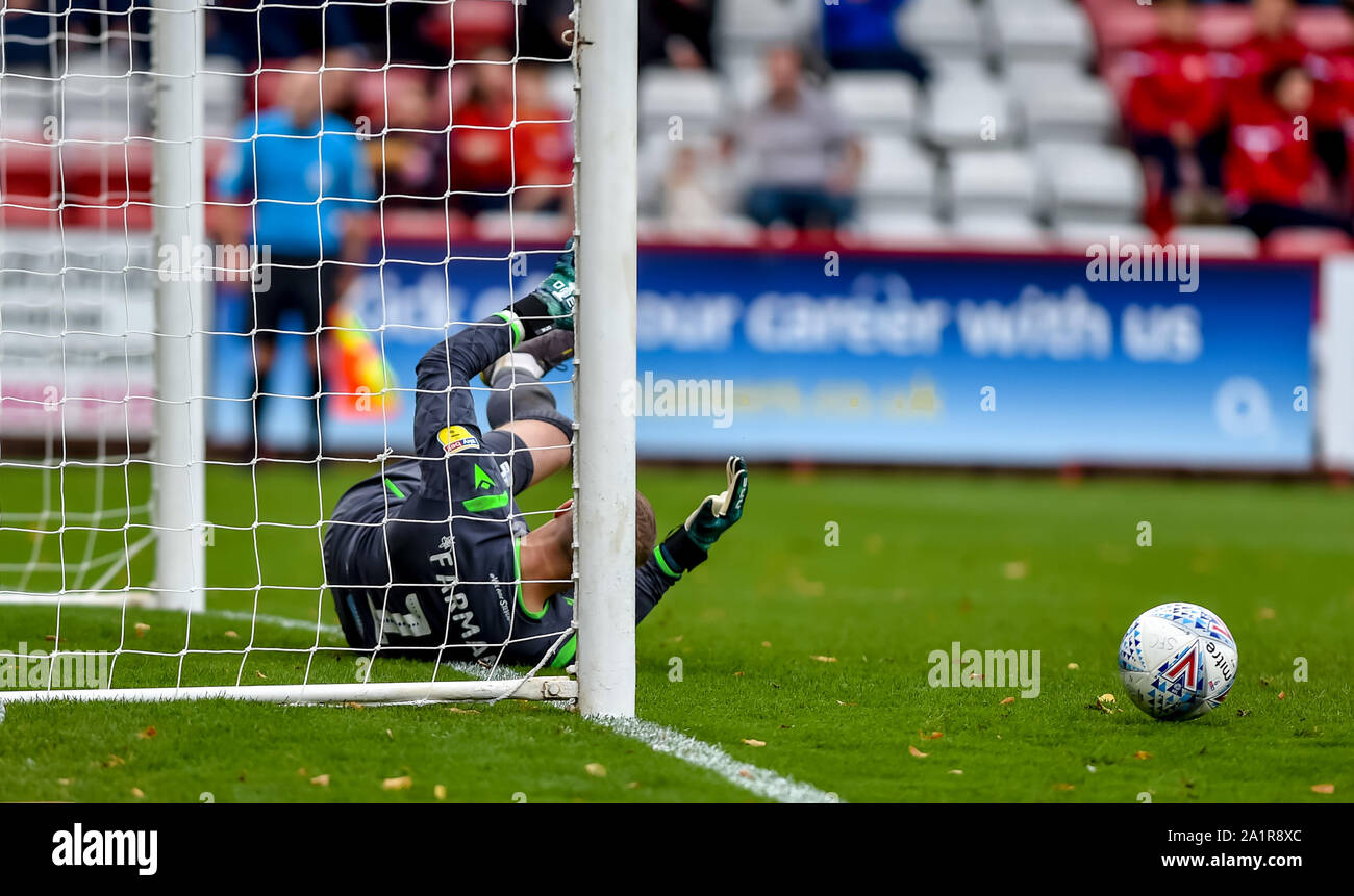 Stevenage, Royaume-Uni. 28 Sep, 2019. Paul Farman de Stevenage FC enregistre au cours de l'EFL Sky Bet match de Ligue 2 entre Stevenage et Cambridge United au stade Lamex, Stevenage, en Angleterre, le 28 septembre 2019. Photo par Phil Hutchinson. Usage éditorial uniquement, licence requise pour un usage commercial. Aucune utilisation de pari, de jeux ou d'un seul club/ligue/dvd publications. Credit : UK Sports Photos Ltd/Alamy Live News Banque D'Images