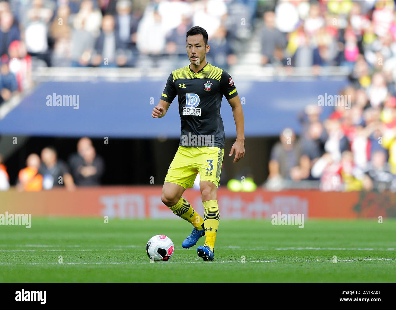 Tottenham Hotspur Stadium, Londres, Royaume-Uni. 28 Sep, 2019. Premier League anglaise de football, contre Tottenham Hotspur Southampton ; Maya Yoshida de Southampton - strictement usage éditorial uniquement. Pas d'utilisation non autorisée avec l'audio, vidéo, données, listes de luminaire, club ou la Ligue de logos ou services 'live'. En ligne De-match utilisation limitée à 120 images, aucune émulation. Aucune utilisation de pari, de jeux ou d'un club ou la ligue/player Crédit : publications Plus Sport Action/Alamy Live News Banque D'Images