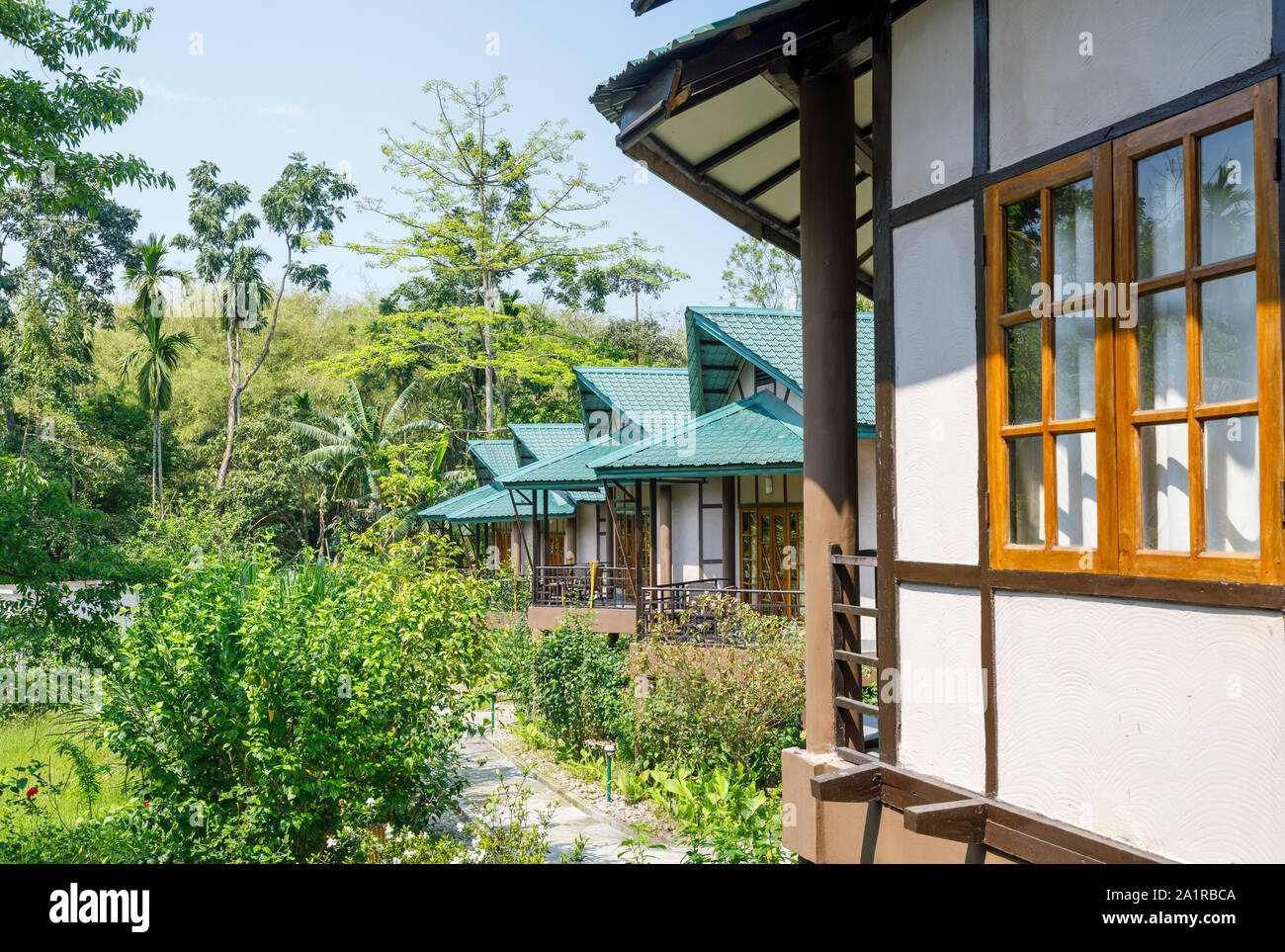 Le Guest accomodation, bungalow chalet chalets dans Infinity Resorts hotel dans le district de Kaziranga, Golaghat, Bochagaon, Assam, Inde Banque D'Images