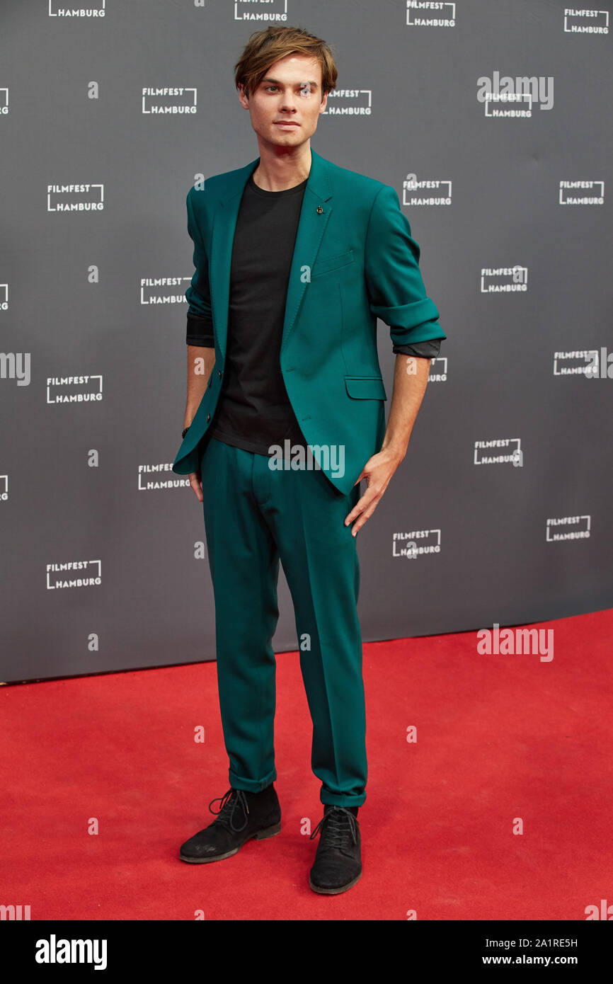 Hambourg, Allemagne. 28 Sep, 2019. Tom Gronau, acteur, s'agit de la première allemande du film "eutschstunde" basé sur le roman du même nom de Siegfried Lenz. La première aura lieu dans le cadre du Filmfest Hambourg. Credit : Georg Wendt/dpa/Alamy Live News Banque D'Images