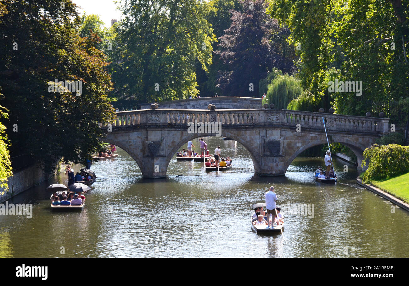 Vieux Pont et rivière à Cambridge, Royaume-Uni Banque D'Images
