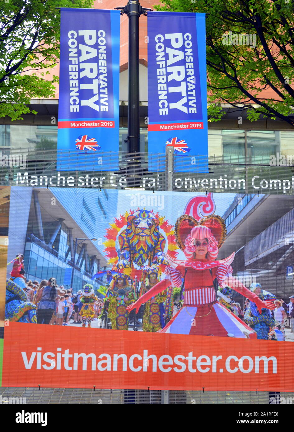 Congrès du Parti conservateur, en 2019, à Manchester, au Royaume-Uni, se prépare à commencer par une forte présence policière et un peu de manifestants alors que le débat sur Brexit atteint son paroxysme. Banque D'Images