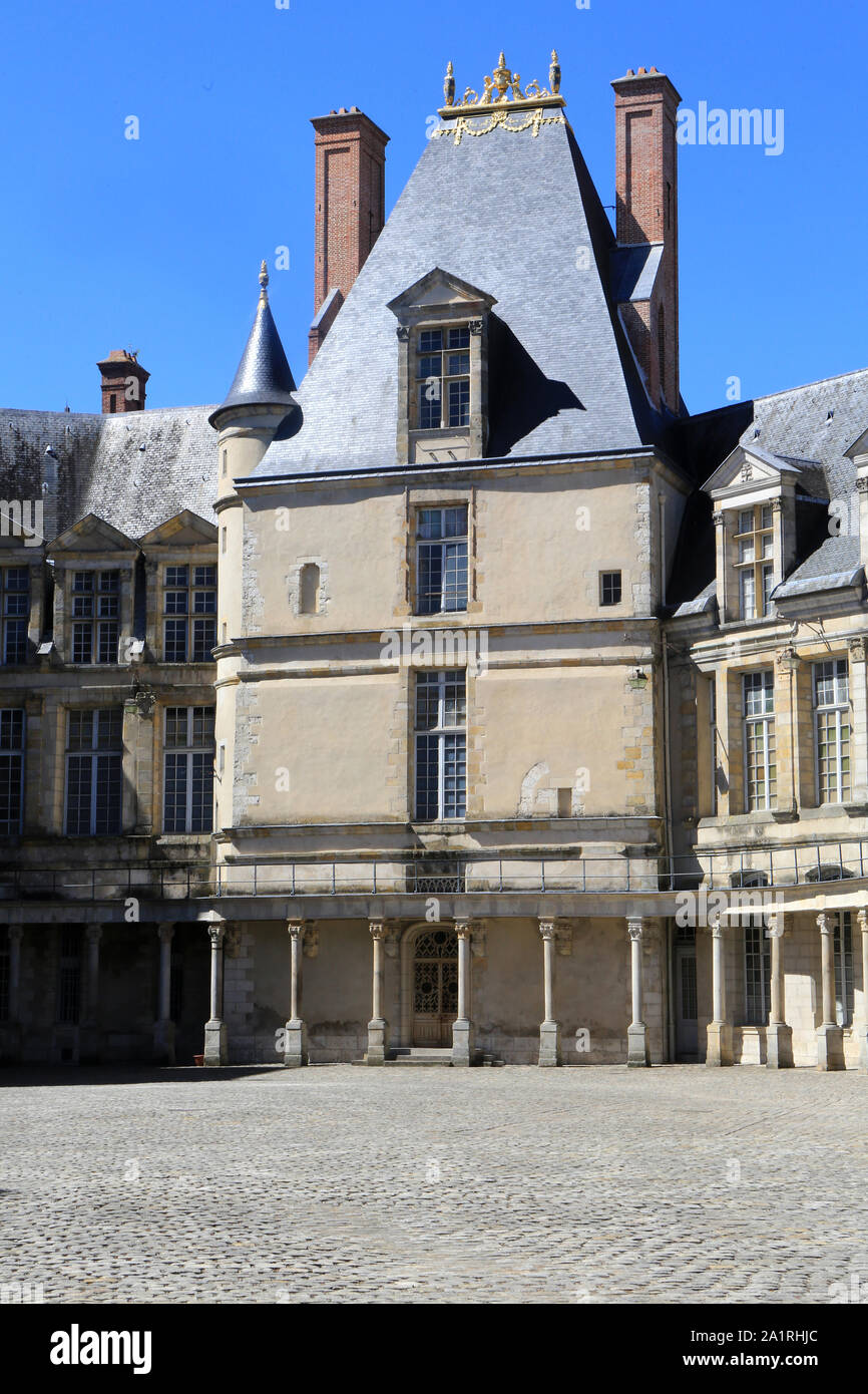 Cours ovale. Château de Fontainebleau. La France. / Cours ovale. Palais de Fontainebleau. La France. Banque D'Images