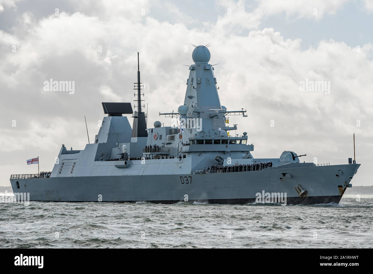 La Royal Navy navire de guerre HMS Duncan (D37) retour du front à Portsmouth, Royaume-uni le 28/9/19 après un long déploiement au Moyen-Orient et Golfe Persique. Banque D'Images
