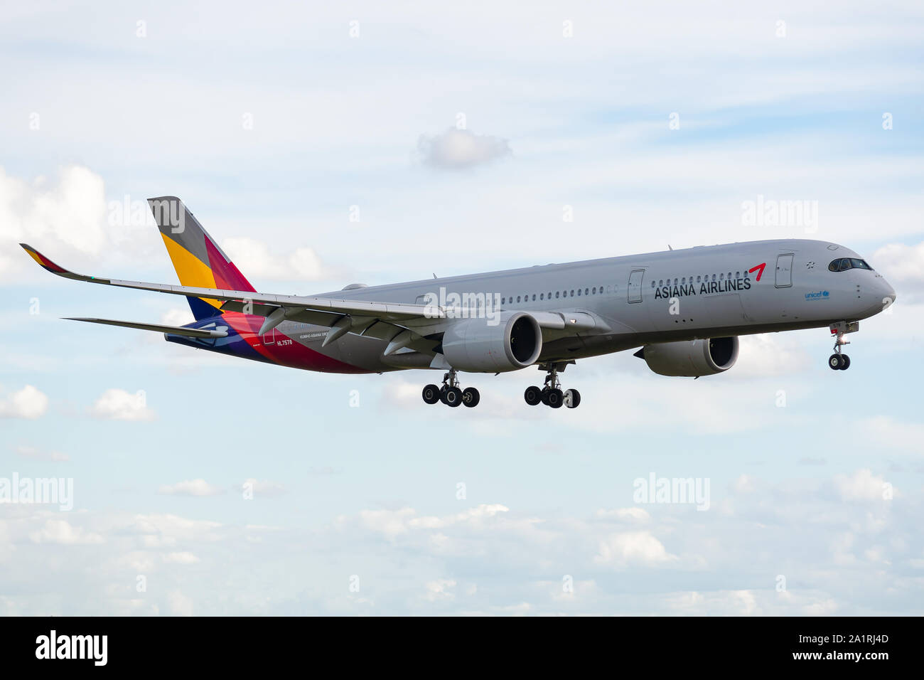 HL7578, 23 septembre 2019, l'Airbus A350-941-144 l'atterrissage à l'aéroport de Roissy, Paris à la fin de l'Asiana Airlines OZ501 vol de Séoul Banque D'Images
