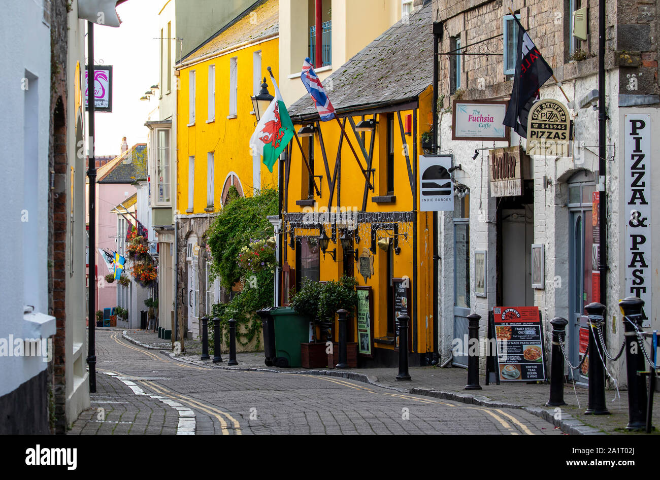 TENBY, Pays de Galles, Royaume-Uni - 13 septembre 2019 : maisons colorées le long des rues historiques de Tenby Banque D'Images