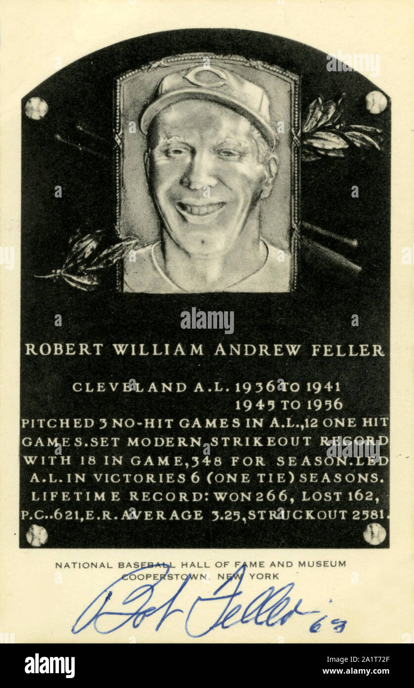 National Baseball Hall of Fame souvenir carte postale représentant la plaque et autographiée par Bob Feller. Banque D'Images