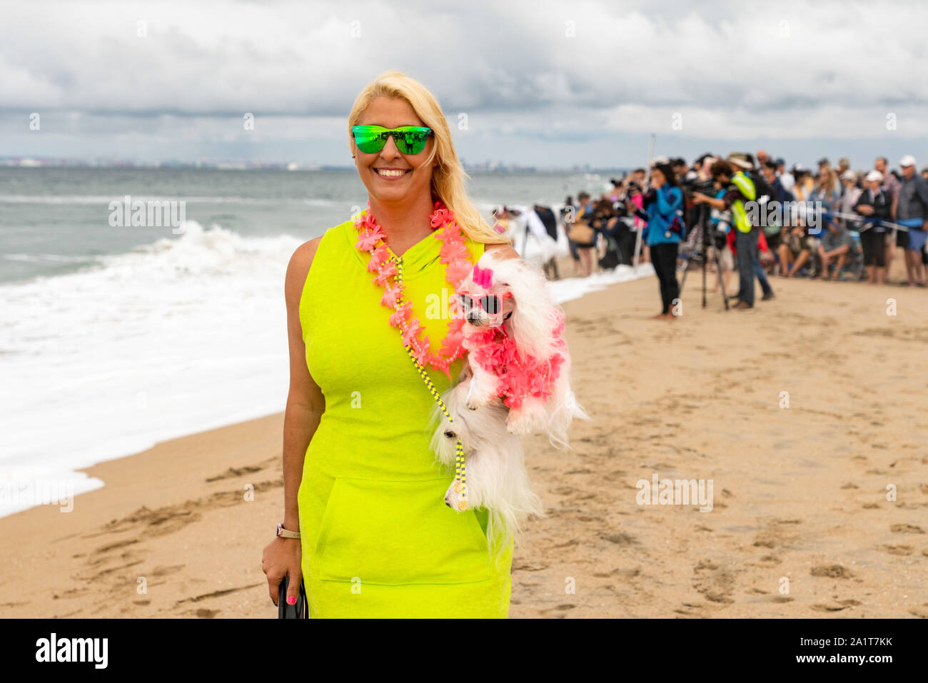 Huntington Beach, CA, USA. Septembre 28, 2019. Flofy et son maître comme une correspondance. Crédit : Ben Nichols/Alamy Live News Banque D'Images