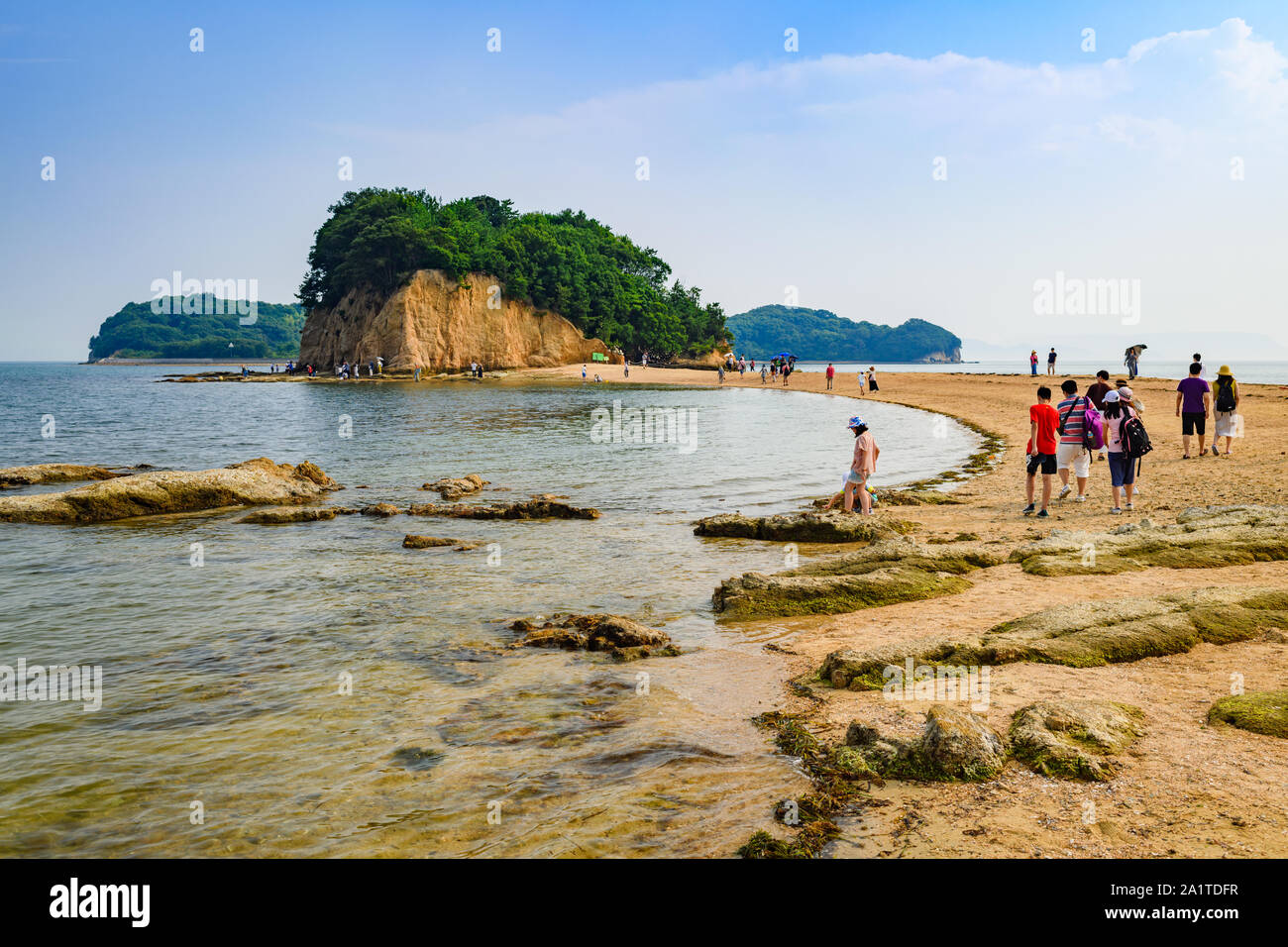 Kagawa, JAPON - 28 juillet 2019 : les touristes appréciant la marche sur route, l'île de Shodoshima Angel. Banque D'Images