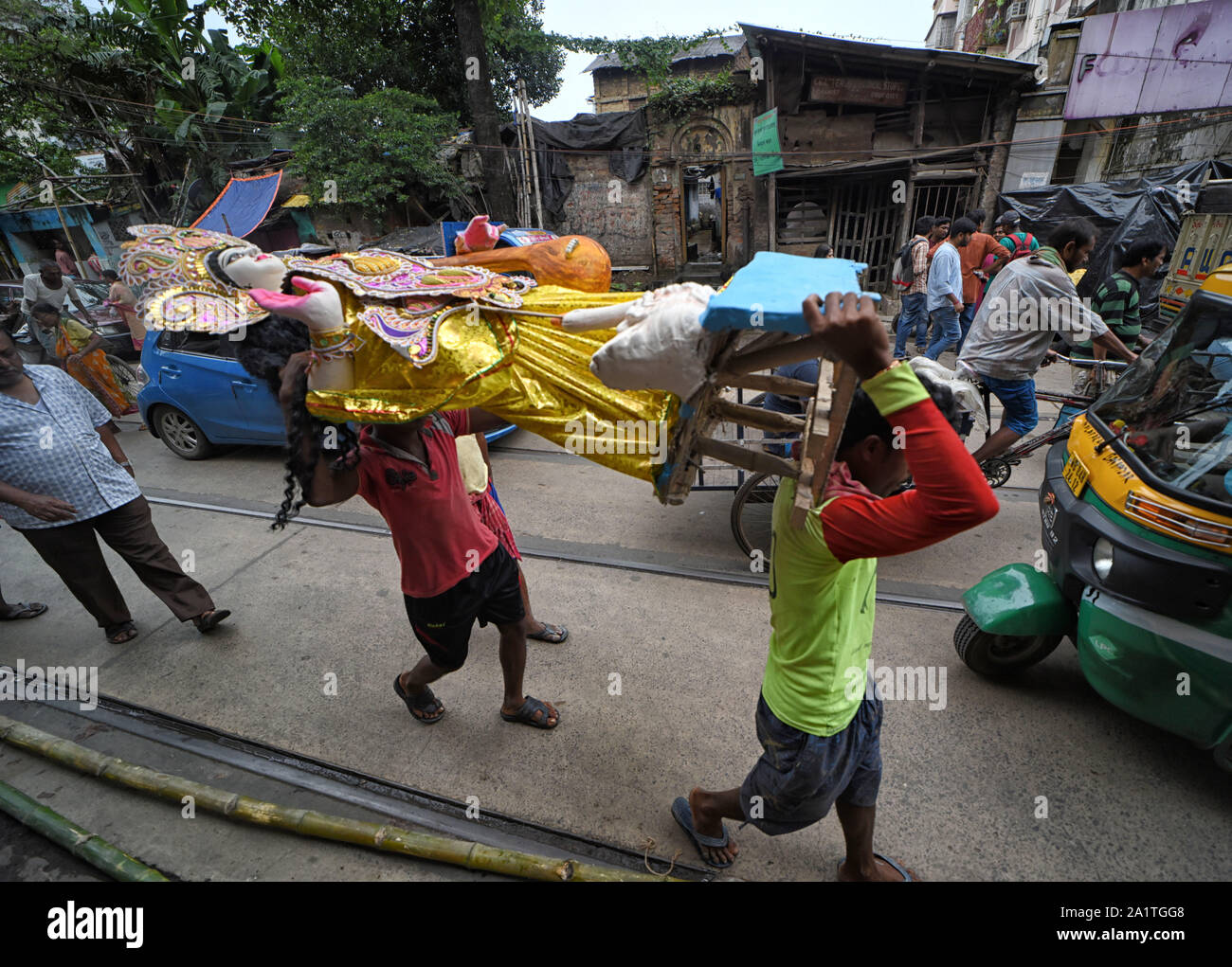 Kolkata, Inde. 28 Sep, 2019. Idoles de Devi Durga sont mis à l'écart de l'artiste à moyeu Pandals différentes ( plate-forme temporaire pour adorer des idoles).Durga puja est la plus grande fête hindoue des Hindous qui débutera à partir du 5 octobre 2019. Credit : SOPA/Alamy Images Limited Live News Banque D'Images