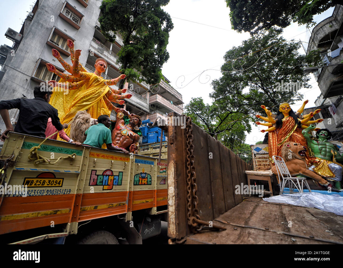 Kolkata, Inde. 28 Sep, 2019. Idoles de Devi Durga sont mis à l'écart de l'artiste à moyeu Pandals différentes ( plate-forme temporaire pour adorer des idoles).Durga puja est la plus grande fête hindoue des Hindous qui débutera à partir du 5 octobre 2019. Credit : SOPA/Alamy Images Limited Live News Banque D'Images