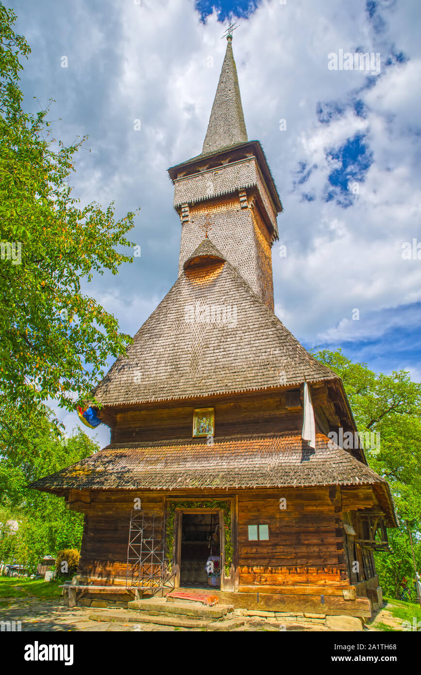 Église en bois représentant en Maramures (Roumanie) de Desesti, construit en 1770 et classé par l'Unesco comme site du patrimoine mondial Banque D'Images