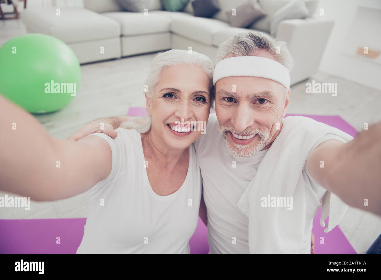 Auto-portrait, haut au-dessus de l'angle de deux adorables des cha Banque D'Images