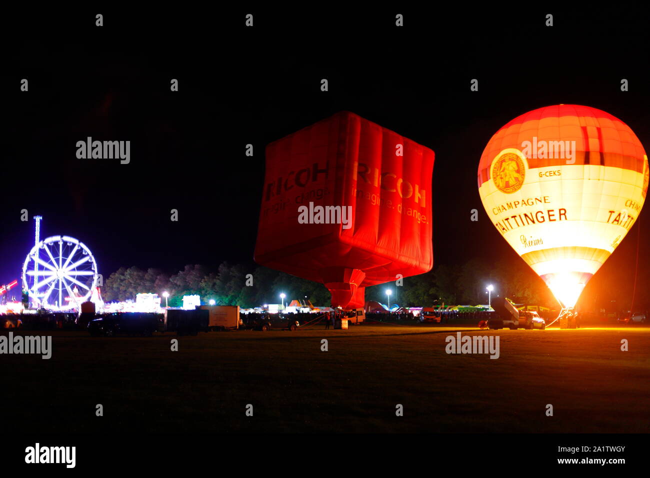 Montgolfières éclairées la nuit pour la nuit Glow cas de York Balloon Fiesta à Knavesmire hippodrome de York North Yorkshire, UK. Banque D'Images