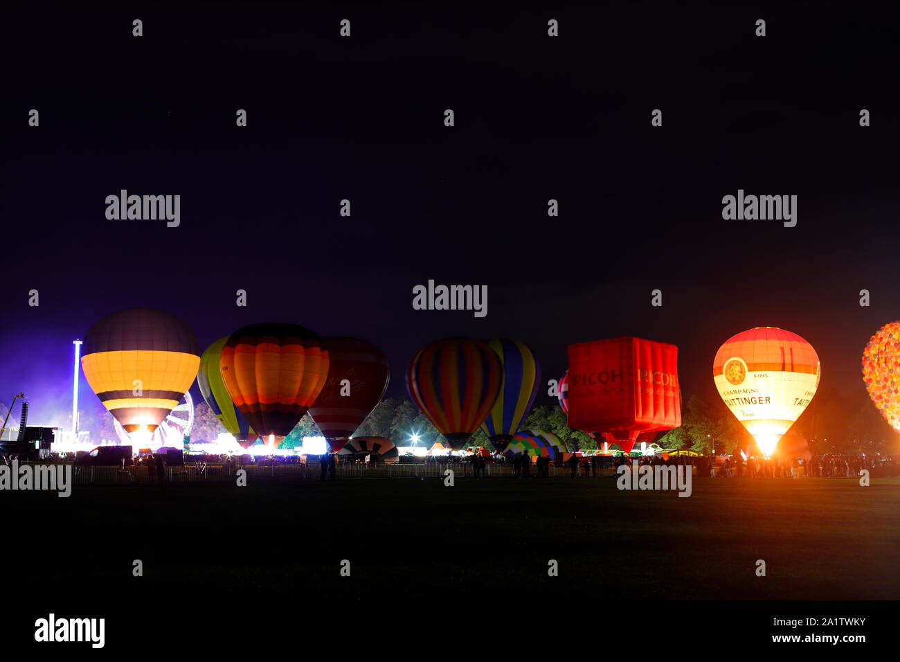 Montgolfières éclairées la nuit pour la nuit Glow cas de York Balloon Fiesta à Knavesmire hippodrome de York North Yorkshire, UK. Banque D'Images