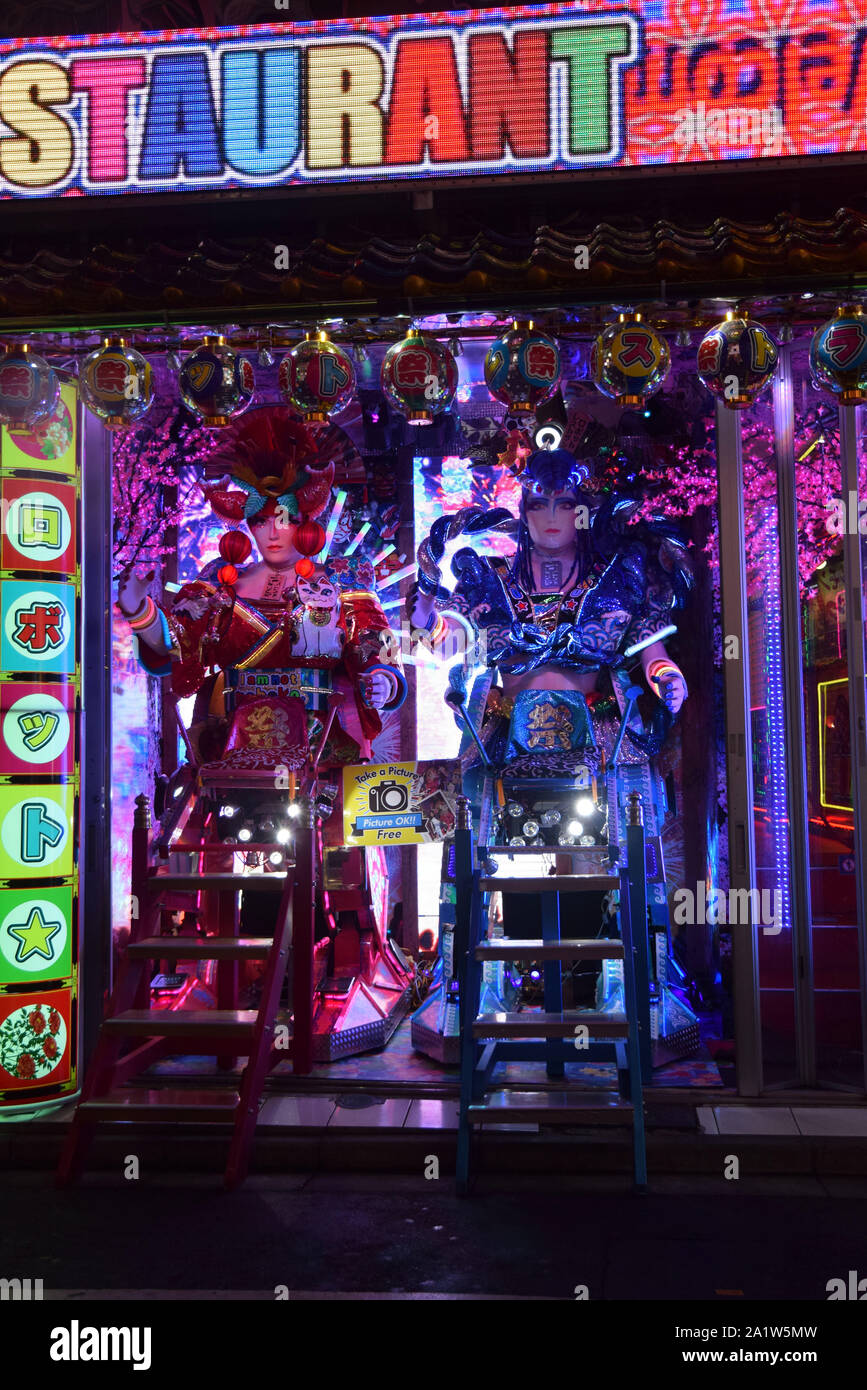 Il extérieur de la ROBOT-Restaurant à Shinjuku, Tokyo, Japon Banque D'Images