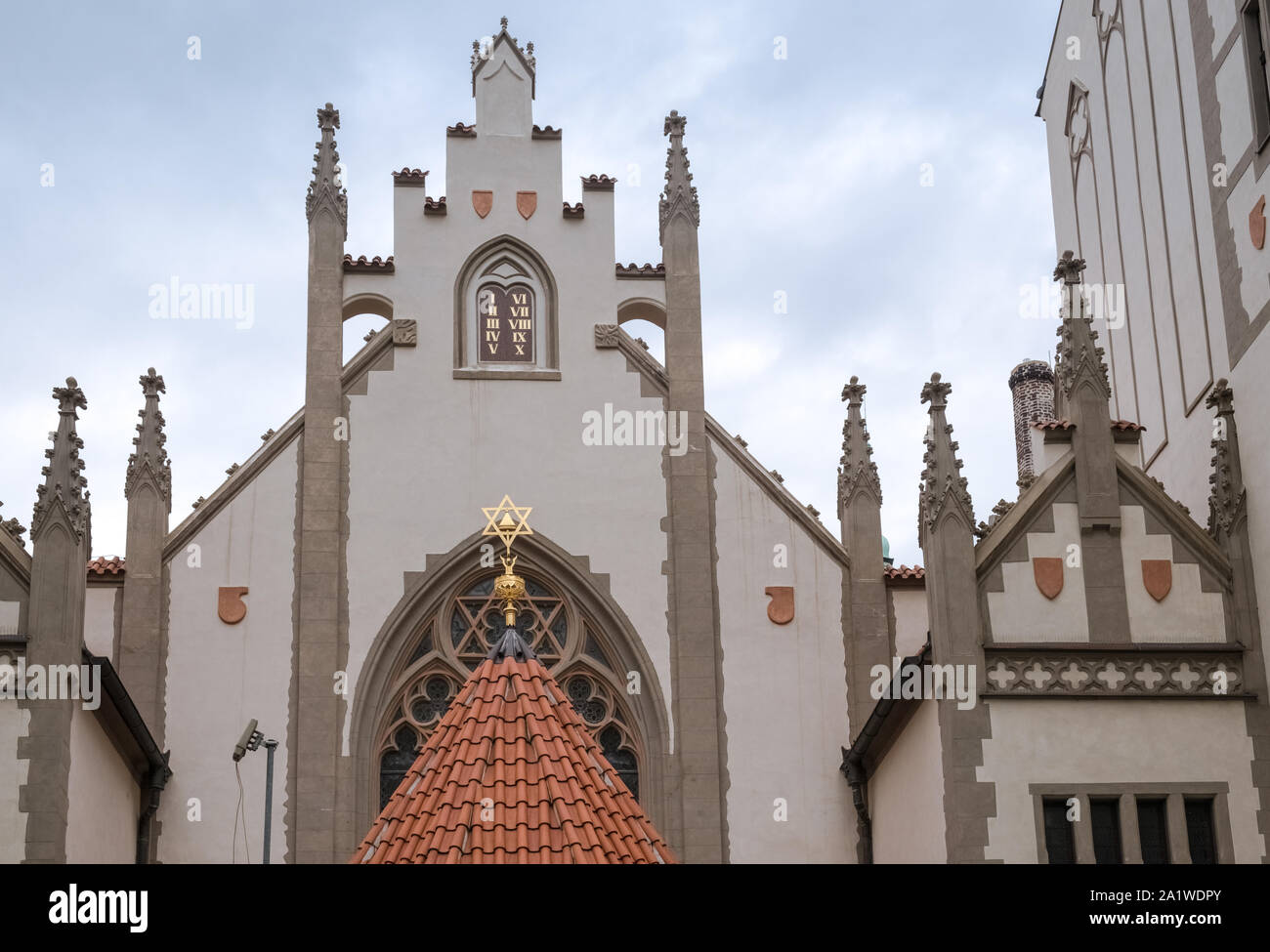 Extérieur de néo-gothique de synagogue Maisel (Maiselova Synagoga), le Quartier Juif, Vieille Ville, Prague, République tchèque. Banque D'Images